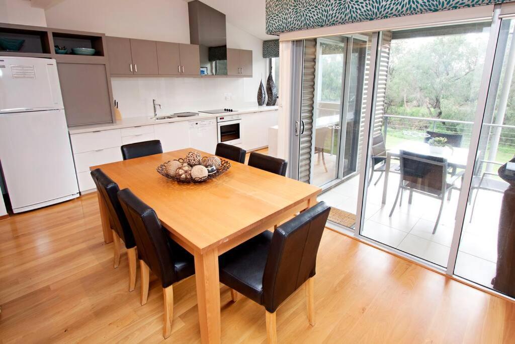 9 'delphinius' @ Bay View Centro, Apartment Dunsborough