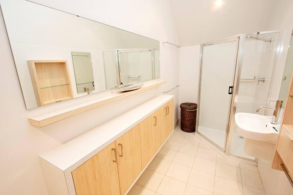 Apartment 9 'delphinius' @ Bay View Centro, *